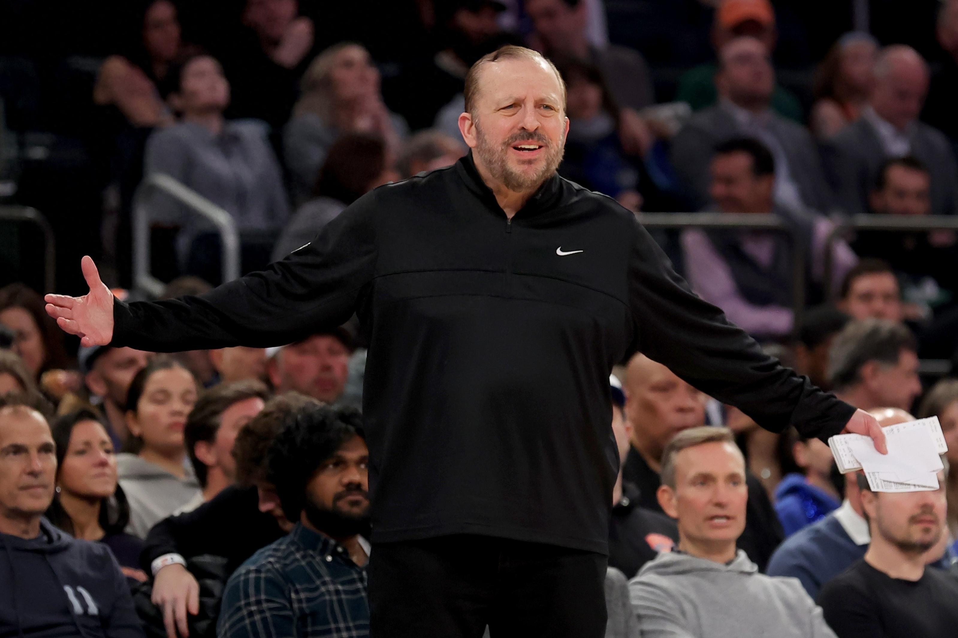 里程碑夜纽约尼克斯主帅复盘，NBA总决赛关键时刻刷纪录，气氛紧张，高层口径保持一致的简单介绍