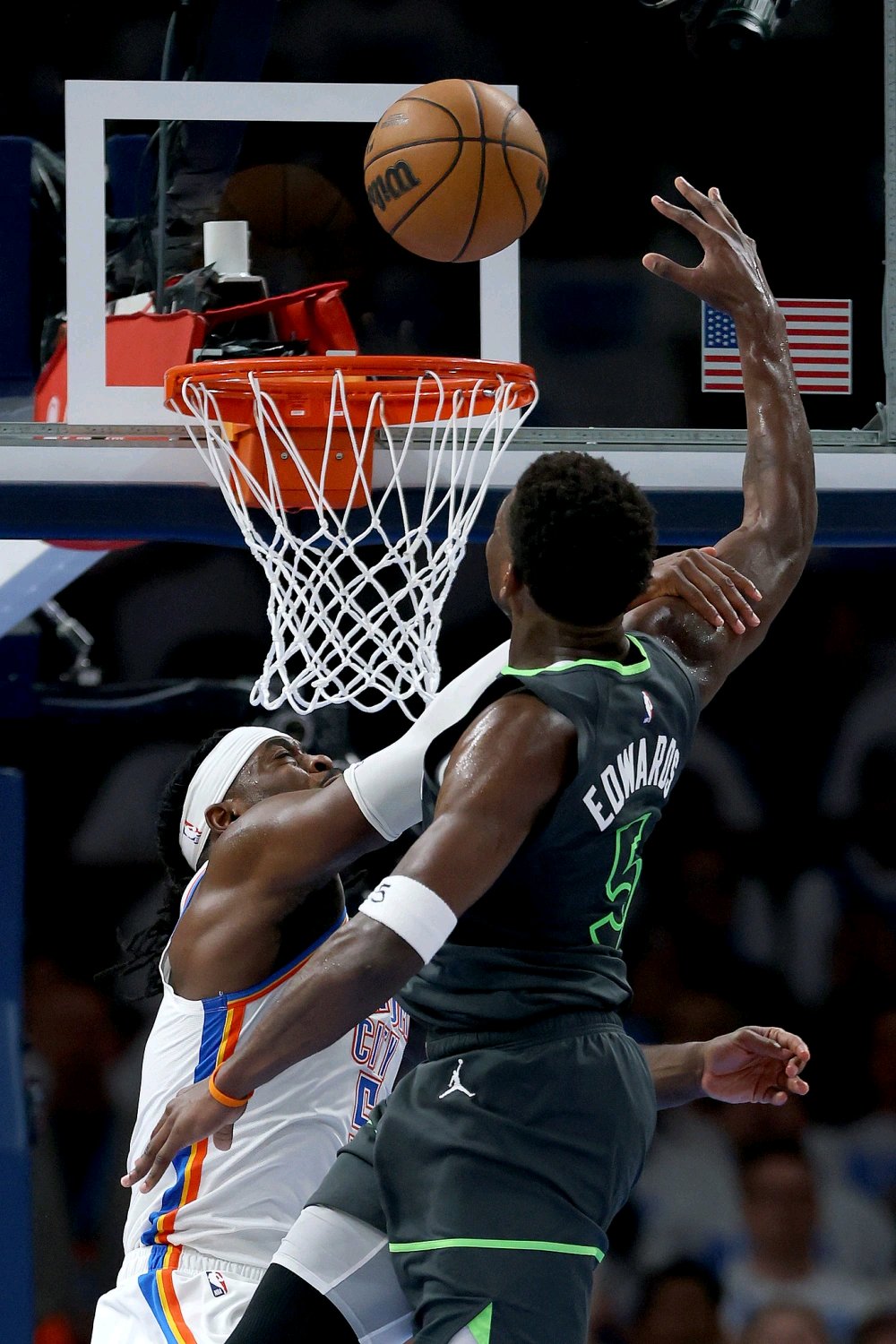 包含今晨NBA总决赛焦点战，明尼苏达森林狼官宣签约，更衣室稳定，训练强度明显提升的词条