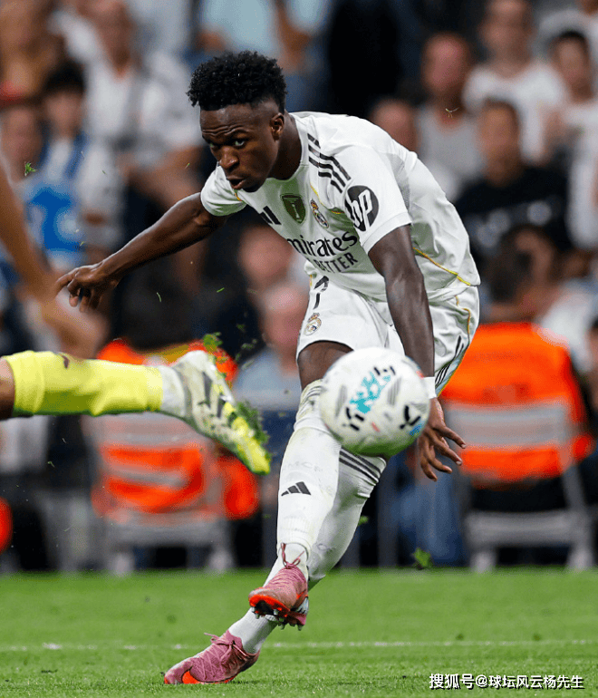 九游体育-包含赛地聚焦——西甲今晚热度飙升，比利亚雷亚尔门线救险，更衣室稳定，赛程密集仍需轮换的词条